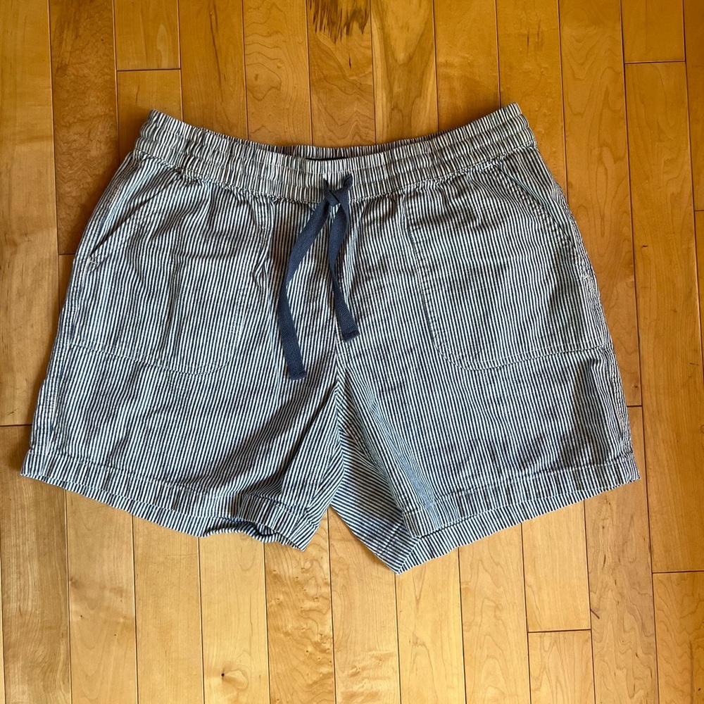 Nicole Miller Seersucker print shorts